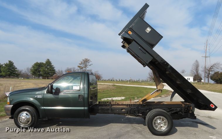 image for item DI3958 2002 Ford F350 Super Duty XL  dump flatbed pickup truck