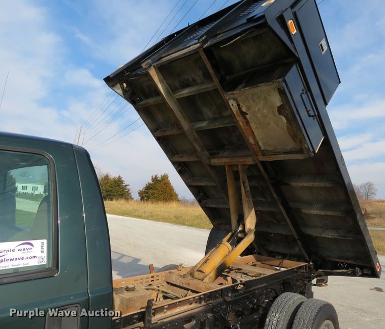 image for item DI3958 2002 Ford F350 Super Duty XL  dump flatbed pickup truck
