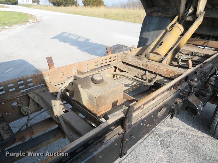 image for item DI3958 2002 Ford F350 Super Duty XL  dump flatbed pickup truck