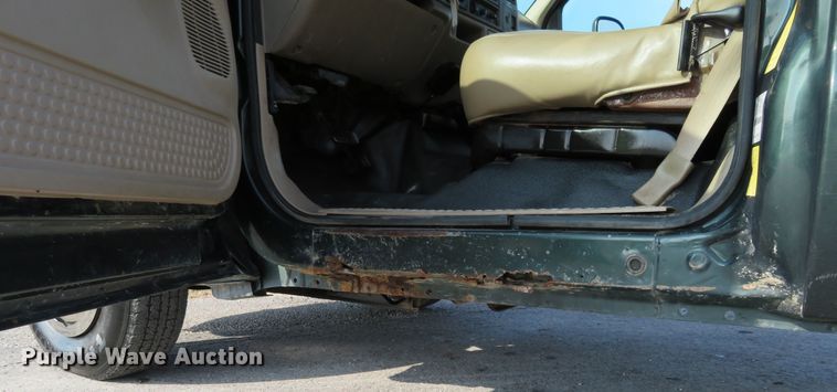 image for item DI3958 2002 Ford F350 Super Duty XL  dump flatbed pickup truck