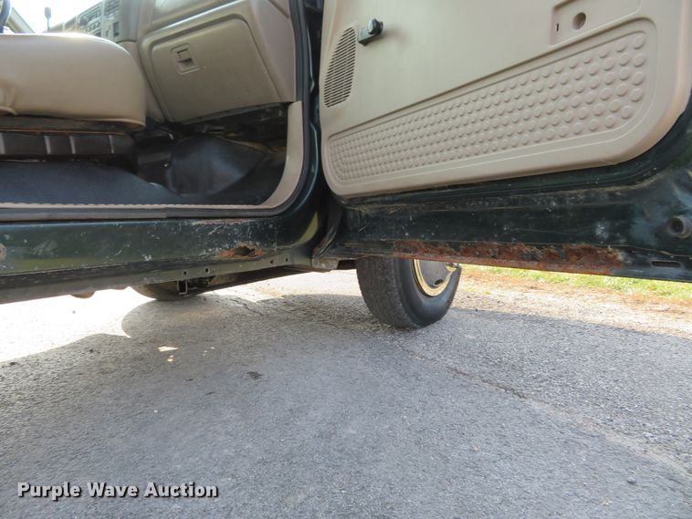 image for item DI3958 2002 Ford F350 Super Duty XL  dump flatbed pickup truck