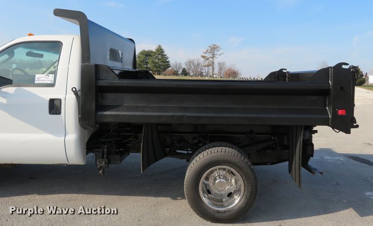 image for item DI3960 2009 Ford F350 Super Duty XL  dump bed pickup truck