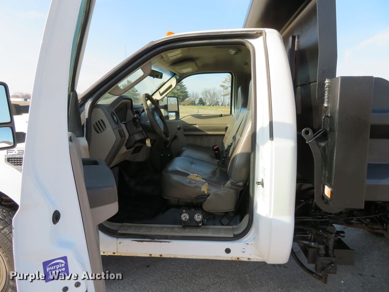 image for item DI3960 2009 Ford F350 Super Duty XL  dump bed pickup truck