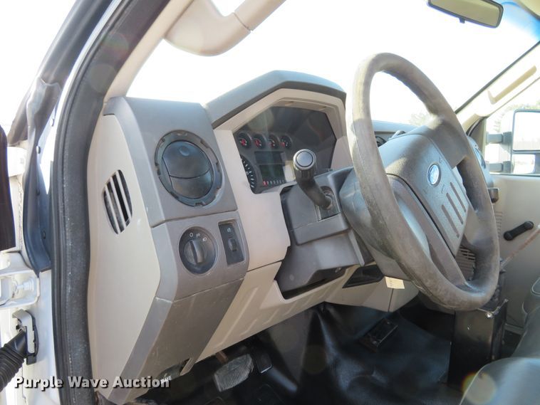 image for item DI3960 2009 Ford F350 Super Duty XL  dump bed pickup truck