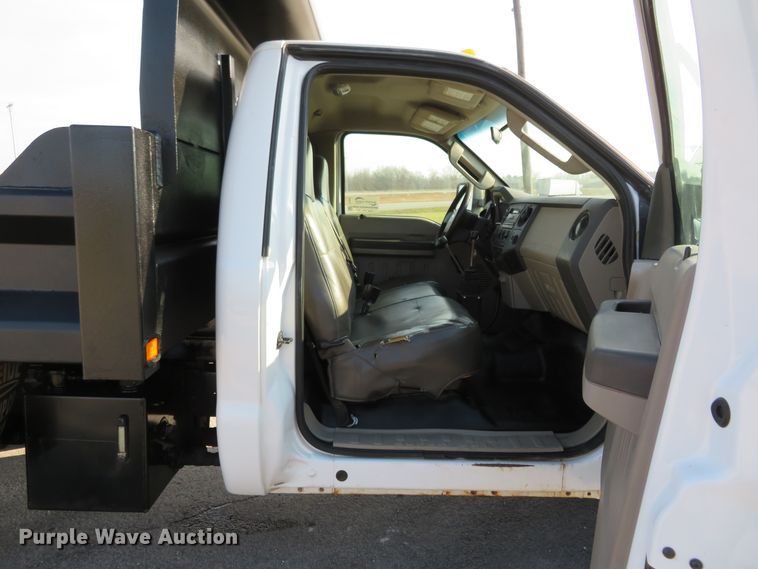 image for item DI3960 2009 Ford F350 Super Duty XL  dump bed pickup truck