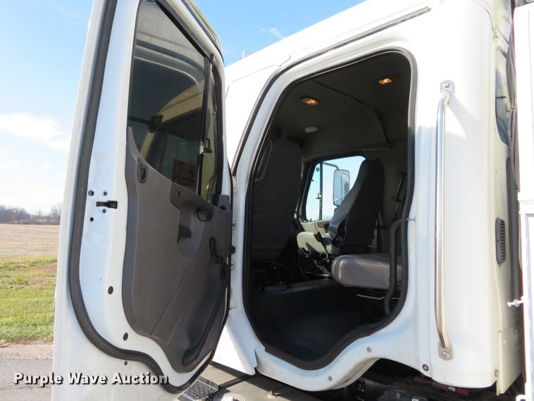 image for item DI3967 2010 Freightliner Business Class M2  Crew Cab utility truck