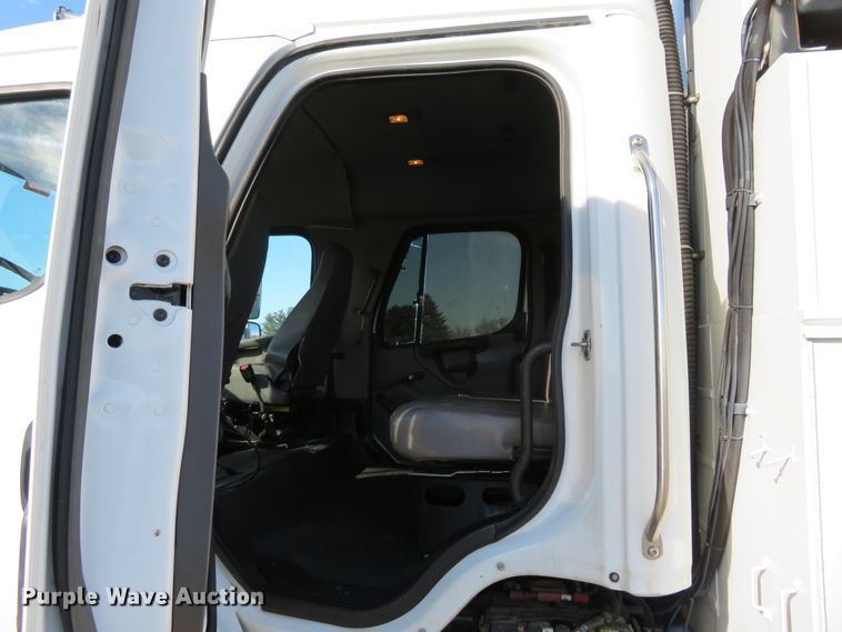 image for item DI3967 2010 Freightliner Business Class M2  Crew Cab utility truck