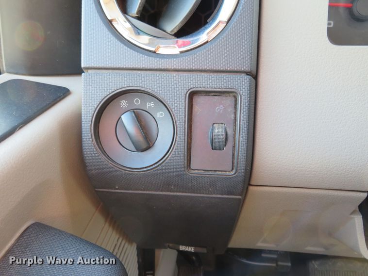 image for item DI3968 2008 Ford F350 Super Duty XLT  bale bed pickup truck