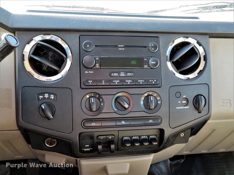 image for item DI3968 2008 Ford F350 Super Duty XLT  bale bed pickup truck