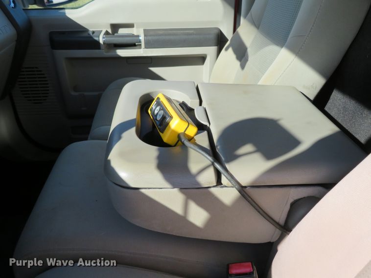 image for item DI3968 2008 Ford F350 Super Duty XLT  bale bed pickup truck