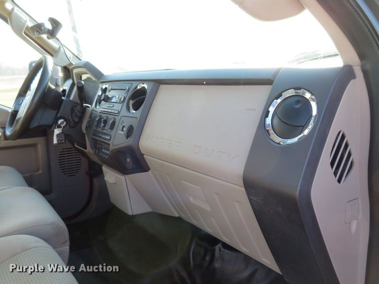 image for item DI3968 2008 Ford F350 Super Duty XLT  bale bed pickup truck