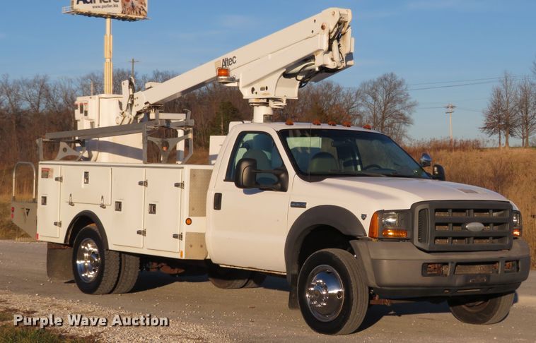 image for item DI3973 2005 Ford F450 Super Duty XL  bucket truck