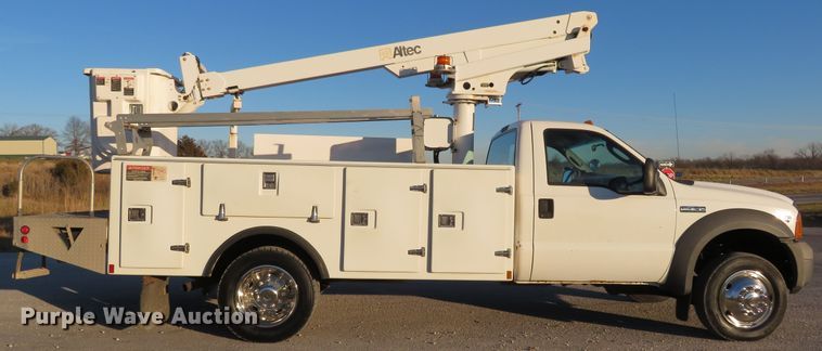 image for item DI3973 2005 Ford F450 Super Duty XL  bucket truck