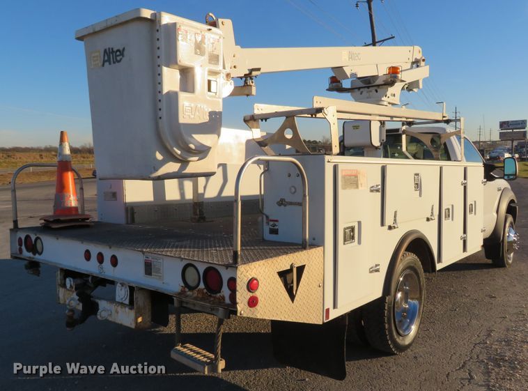 image for item DI3973 2005 Ford F450 Super Duty XL  bucket truck