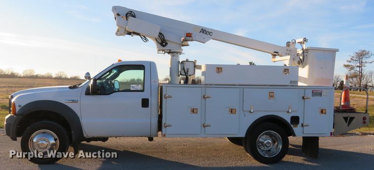image for item DI3973 2005 Ford F450 Super Duty XL  bucket truck