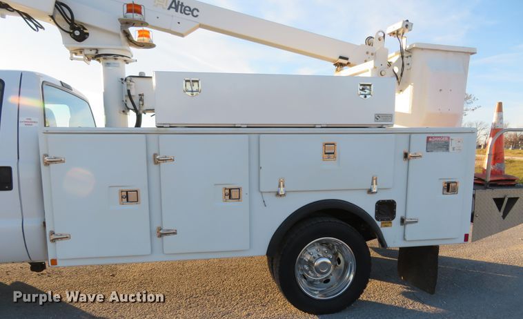image for item DI3973 2005 Ford F450 Super Duty XL  bucket truck