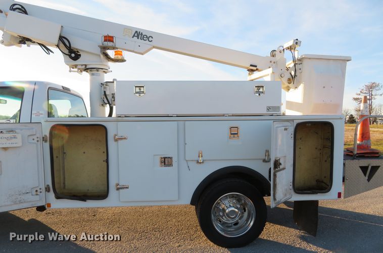 image for item DI3973 2005 Ford F450 Super Duty XL  bucket truck