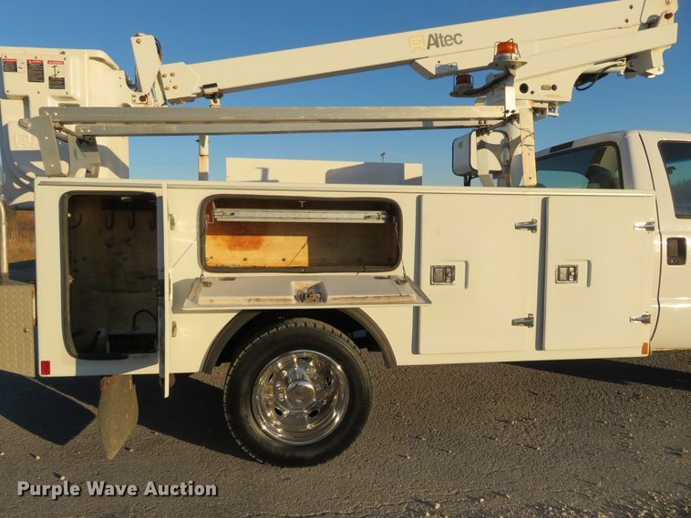 image for item DI3973 2005 Ford F450 Super Duty XL  bucket truck