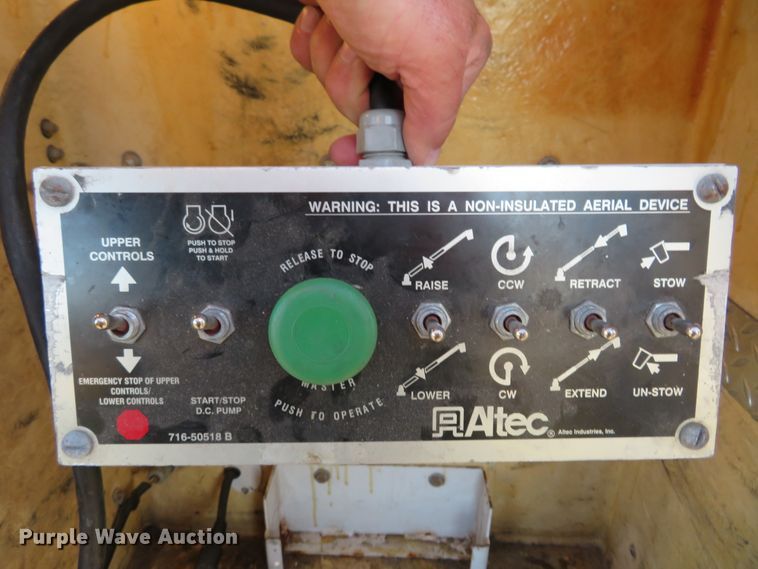 image for item DI3973 2005 Ford F450 Super Duty XL  bucket truck