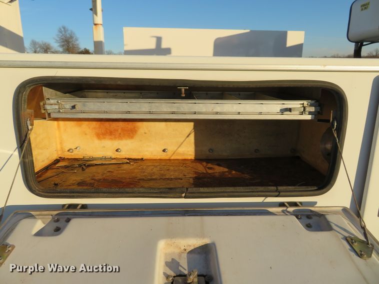 image for item DI3973 2005 Ford F450 Super Duty XL  bucket truck