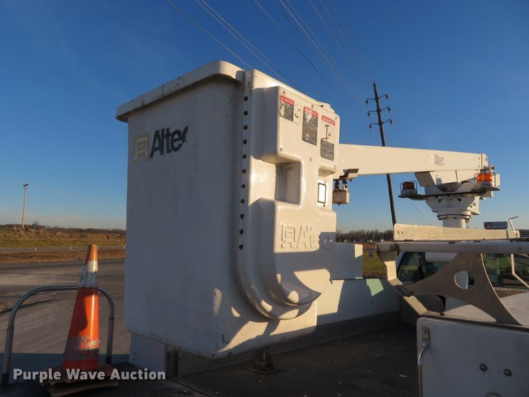 image for item DI3973 2005 Ford F450 Super Duty XL  bucket truck