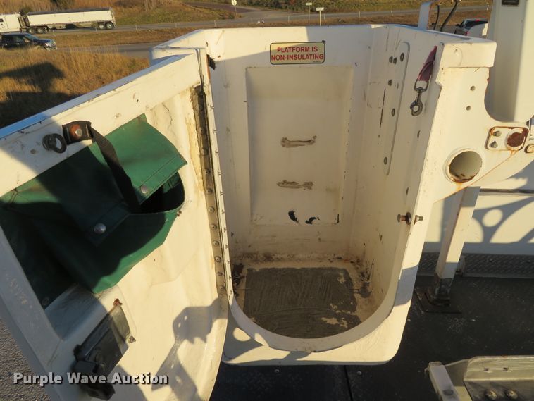 image for item DI3973 2005 Ford F450 Super Duty XL  bucket truck