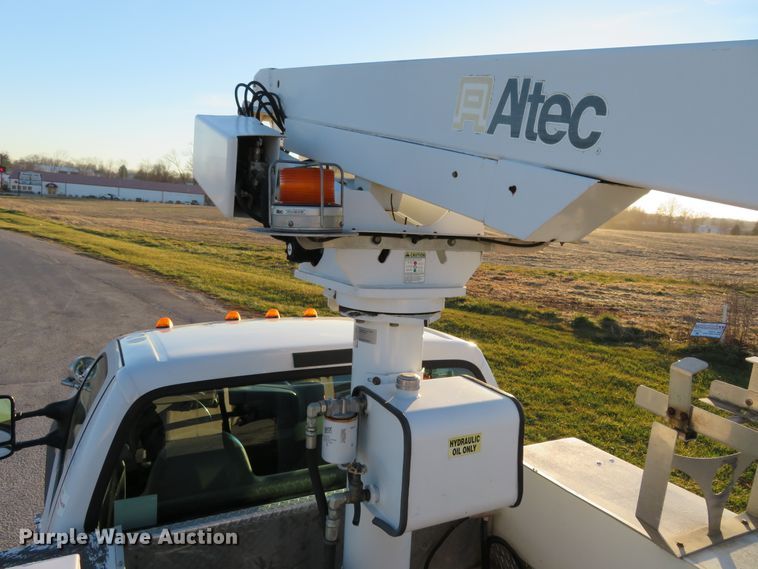 image for item DI3973 2005 Ford F450 Super Duty XL  bucket truck