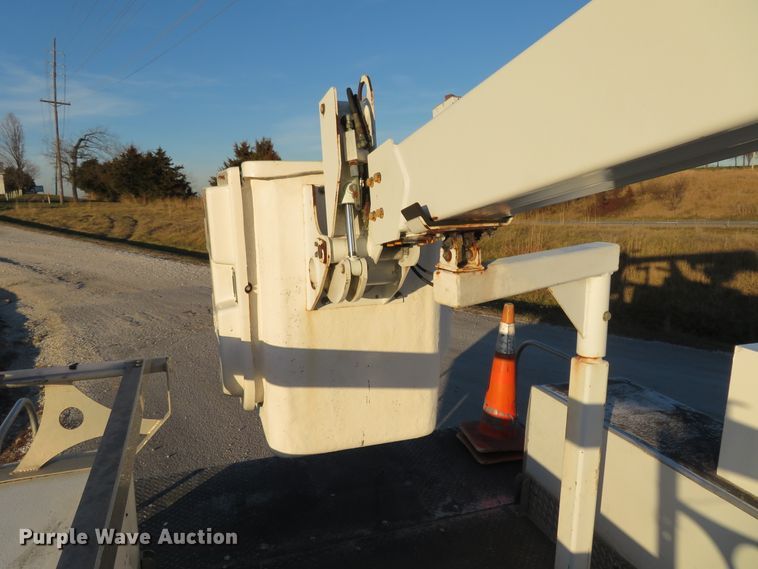 image for item DI3973 2005 Ford F450 Super Duty XL  bucket truck