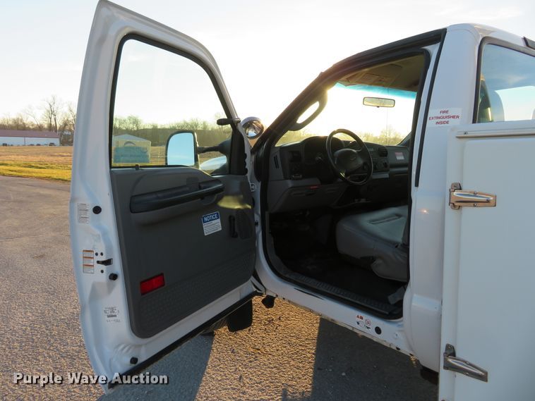 image for item DI3973 2005 Ford F450 Super Duty XL  bucket truck