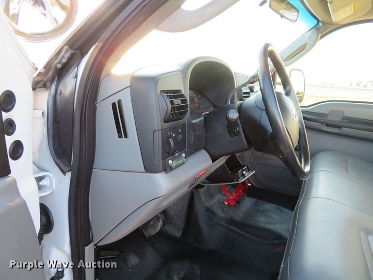 image for item DI3973 2005 Ford F450 Super Duty XL  bucket truck