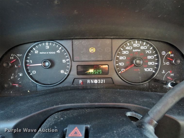 image for item DI3973 2005 Ford F450 Super Duty XL  bucket truck