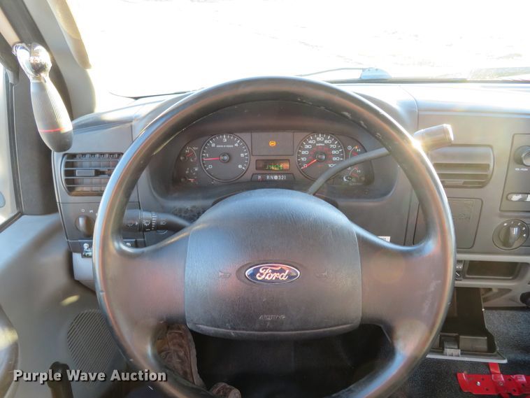 image for item DI3973 2005 Ford F450 Super Duty XL  bucket truck