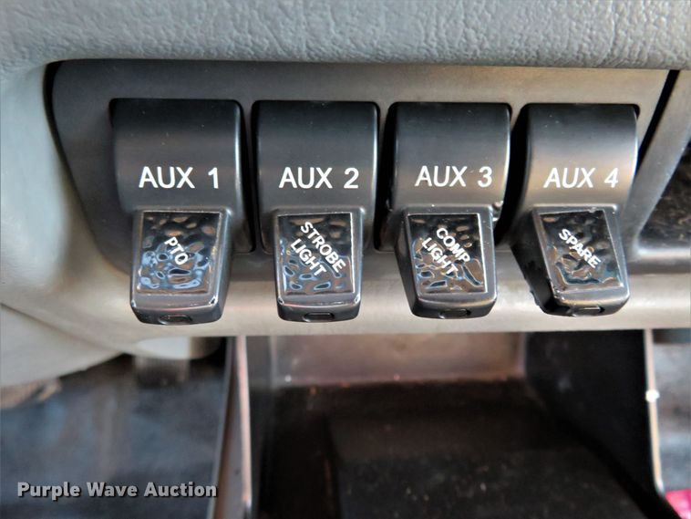 image for item DI3973 2005 Ford F450 Super Duty XL  bucket truck