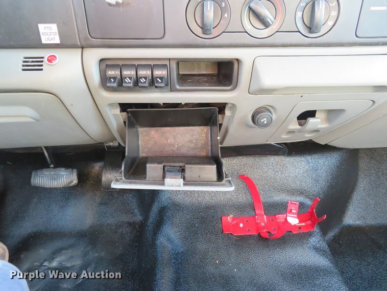 image for item DI3973 2005 Ford F450 Super Duty XL  bucket truck