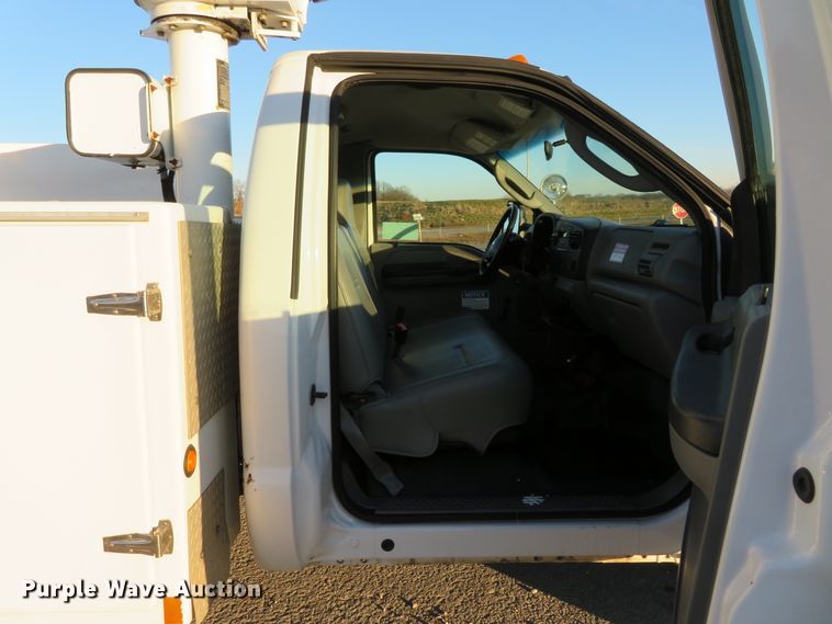 image for item DI3973 2005 Ford F450 Super Duty XL  bucket truck