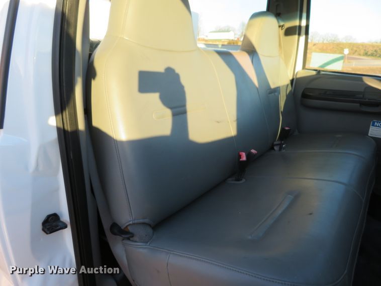 image for item DI3973 2005 Ford F450 Super Duty XL  bucket truck