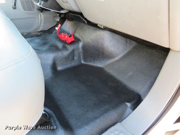 image for item DI3973 2005 Ford F450 Super Duty XL  bucket truck