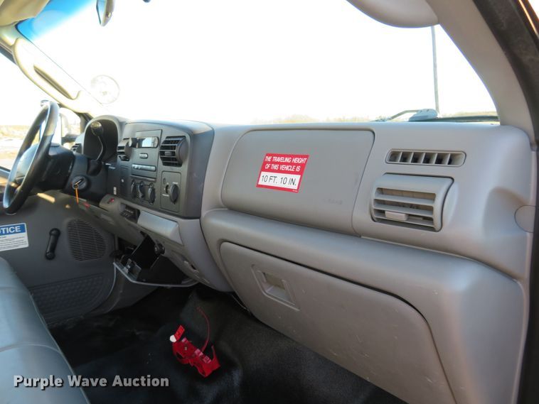 image for item DI3973 2005 Ford F450 Super Duty XL  bucket truck