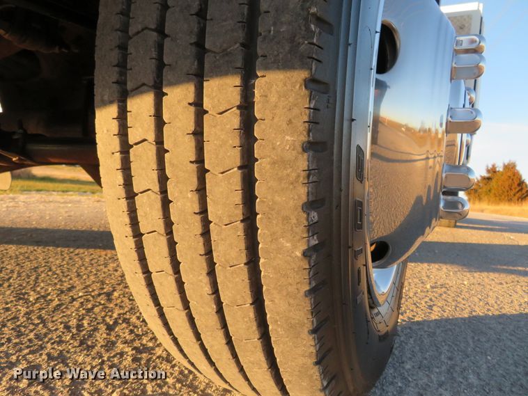 image for item DI3973 2005 Ford F450 Super Duty XL  bucket truck