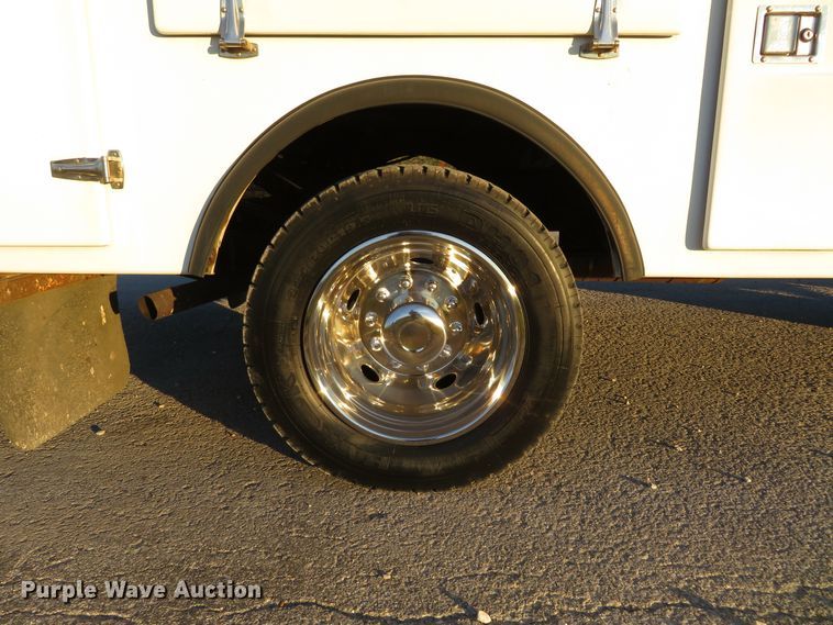 image for item DI3973 2005 Ford F450 Super Duty XL  bucket truck