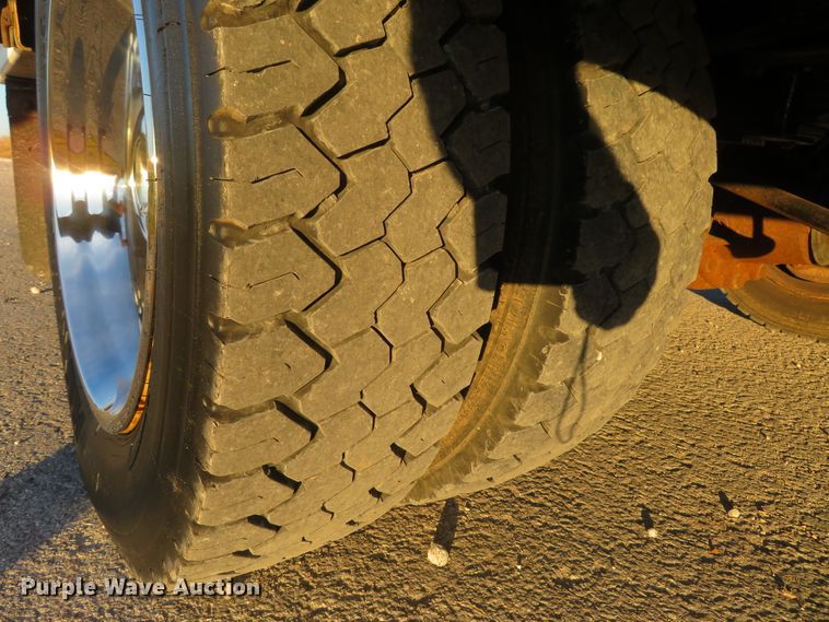 image for item DI3973 2005 Ford F450 Super Duty XL  bucket truck