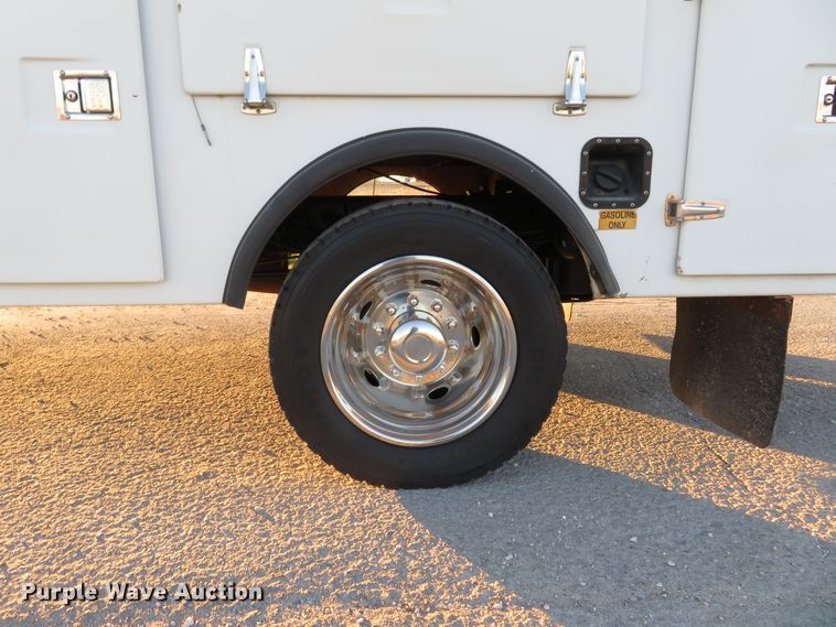 image for item DI3973 2005 Ford F450 Super Duty XL  bucket truck