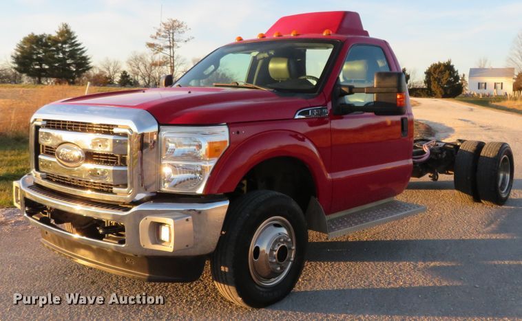 image for item DI3974 2012 Ford F350 Super Duty XLT  pickup truck cab and chassis