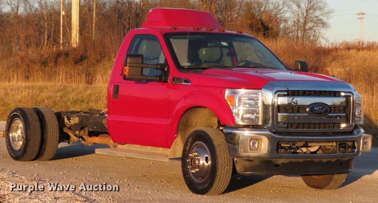 image for item DI3974 2012 Ford F350 Super Duty XLT  pickup truck cab and chassis