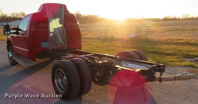 image for item DI3974 2012 Ford F350 Super Duty XLT  pickup truck cab and chassis