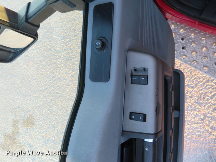 image for item DI3974 2012 Ford F350 Super Duty XLT  pickup truck cab and chassis