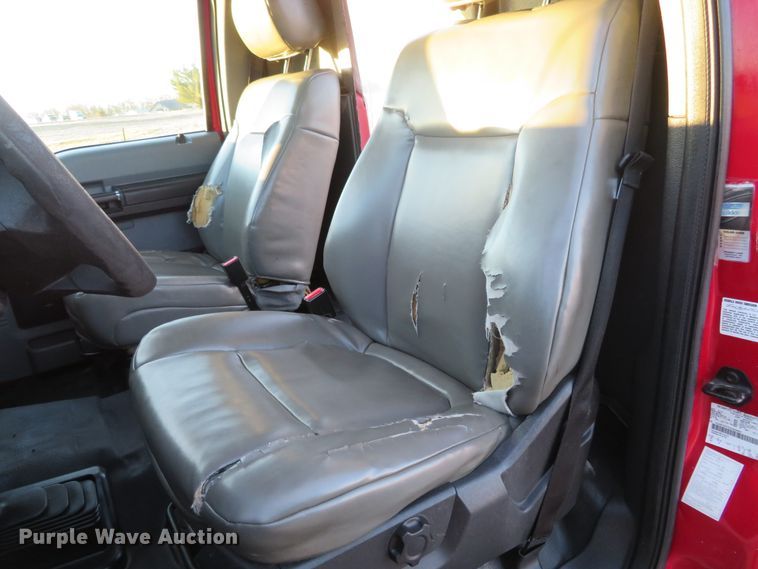 image for item DI3974 2012 Ford F350 Super Duty XLT  pickup truck cab and chassis