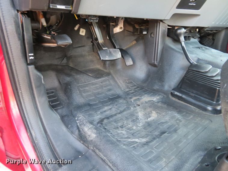 image for item DI3974 2012 Ford F350 Super Duty XLT  pickup truck cab and chassis