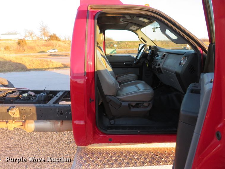 image for item DI3974 2012 Ford F350 Super Duty XLT  pickup truck cab and chassis