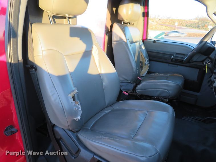 image for item DI3974 2012 Ford F350 Super Duty XLT  pickup truck cab and chassis